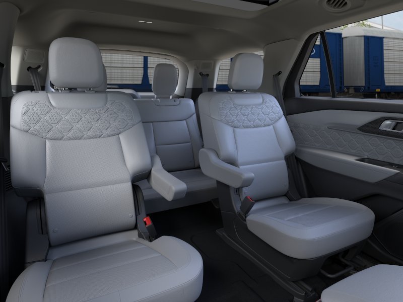 New 2026 Star White Metallic Tri-Coat Ford Platinum™ image 11