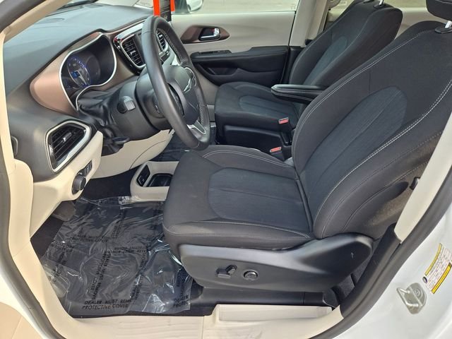 Used 2024 White Chrysler LX image 10