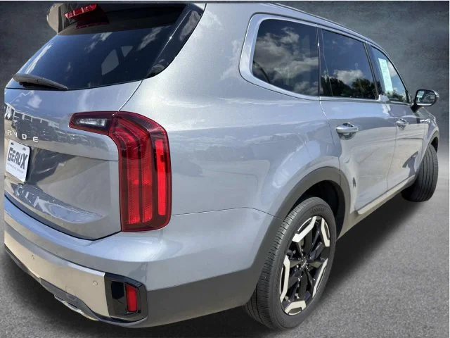 Used 2025 Silver Kia S image 21