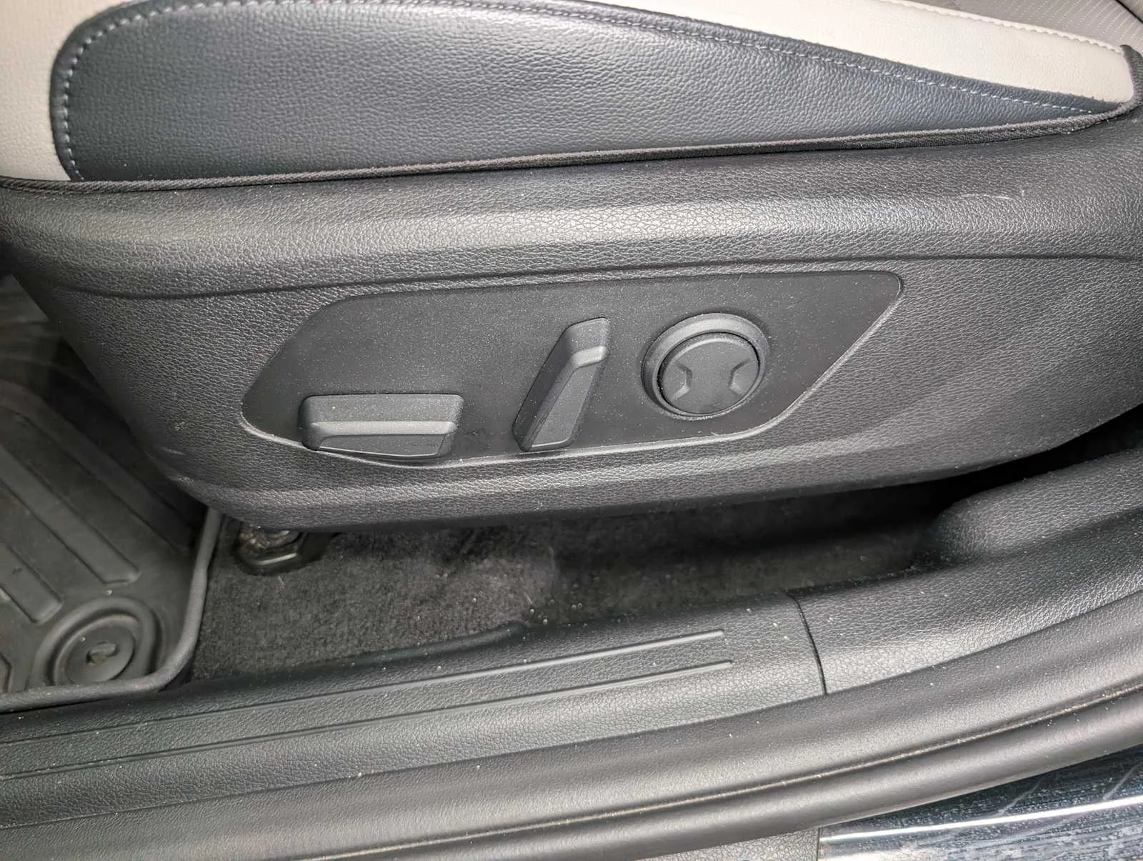 Used 2023 Ebony Black Kia EX image 32