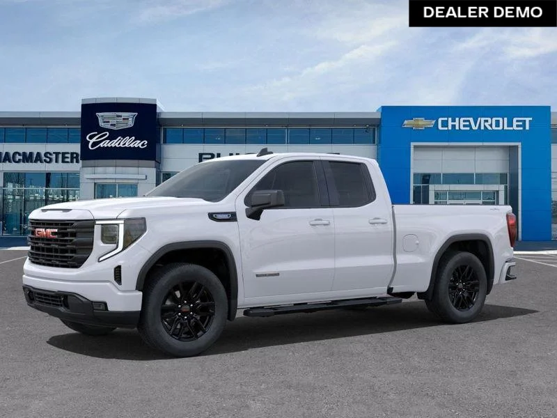 Used 2025  GMC Elevation image 2