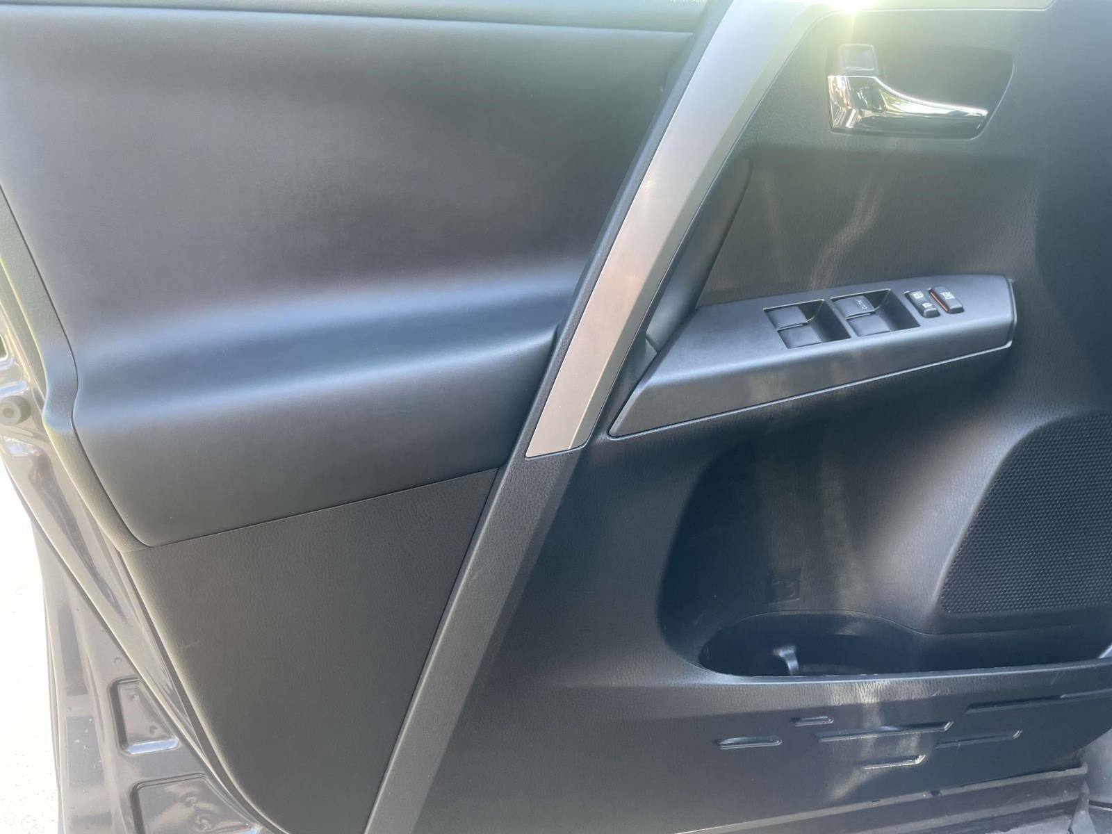 Used 2017 Gray Toyota XLE image 17