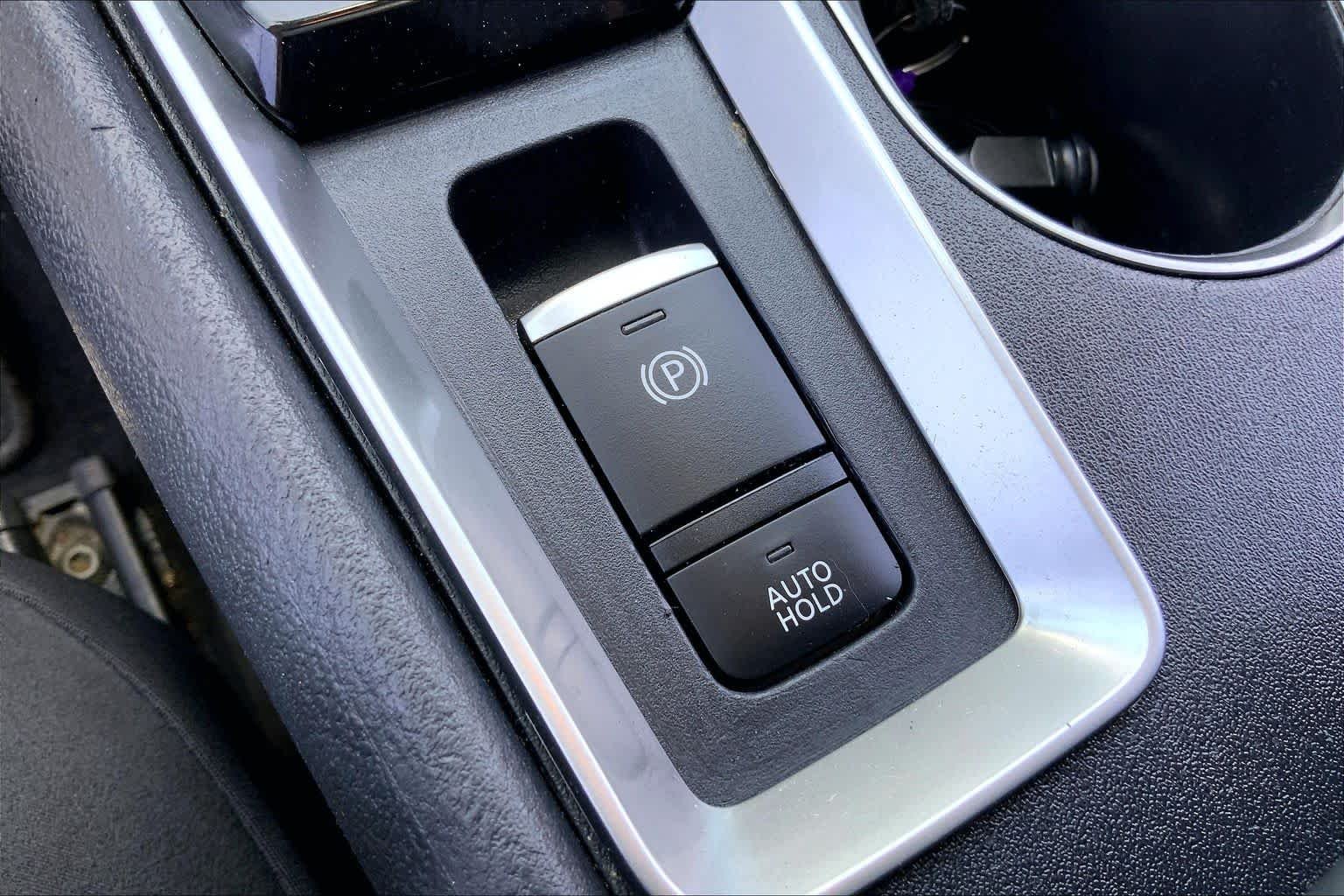 Used 2019 Super Black Nissan 2.5 SV image 34
