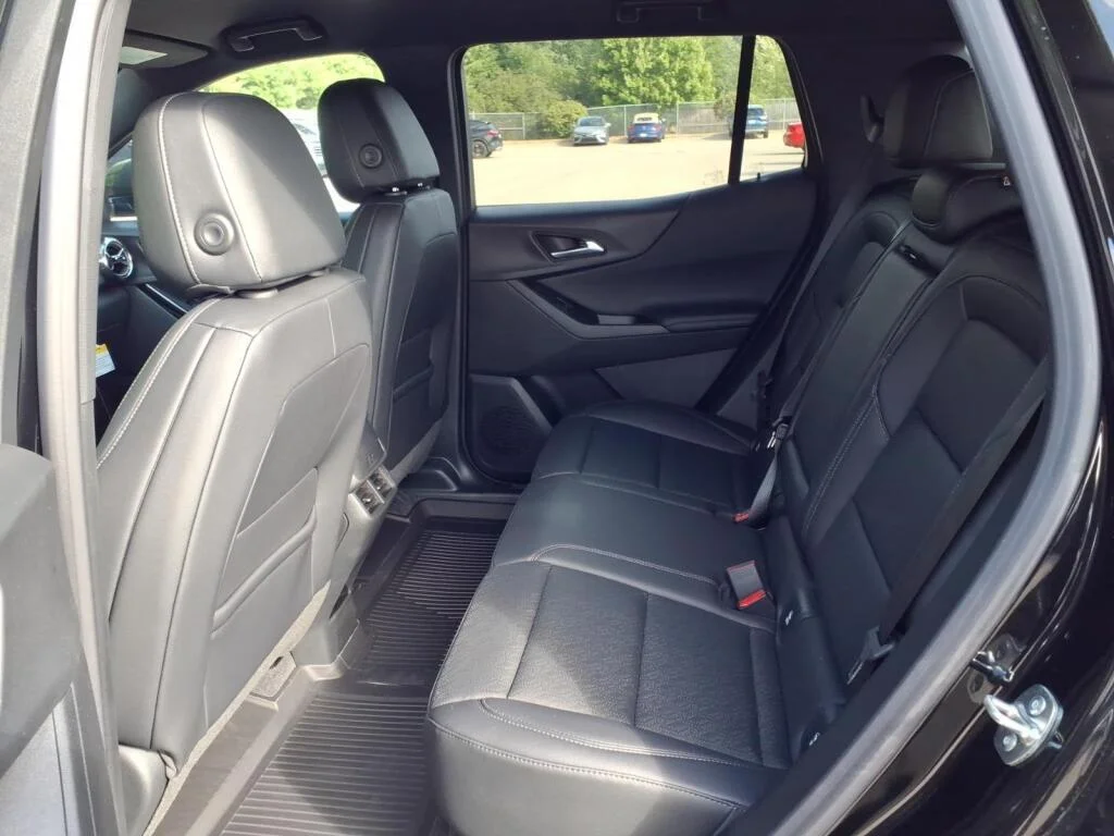 2027 Chevrolet Equinox LT - Photo 6