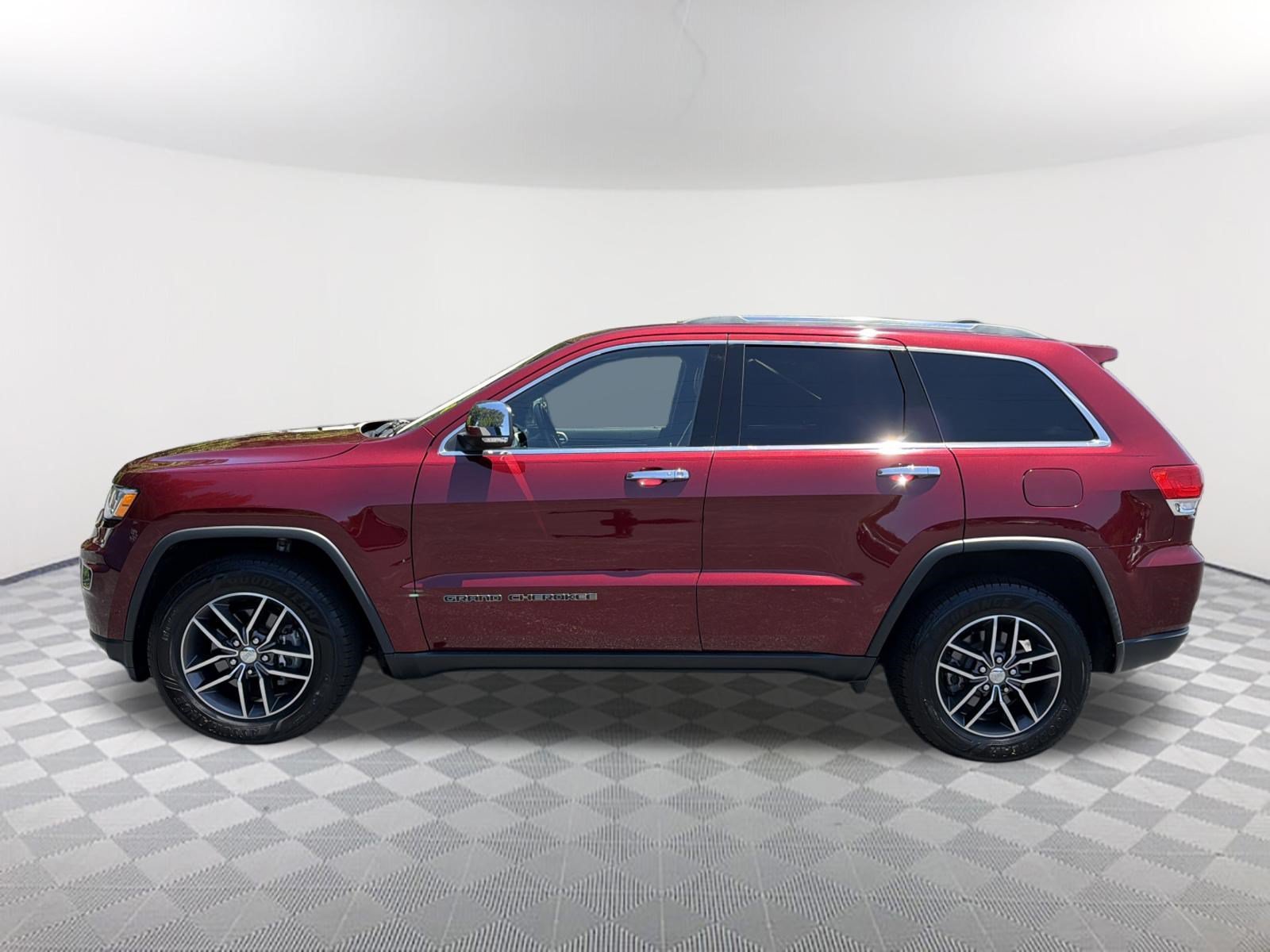 Used 2018 Velvet Red Pearlc Jeep Limited image 7