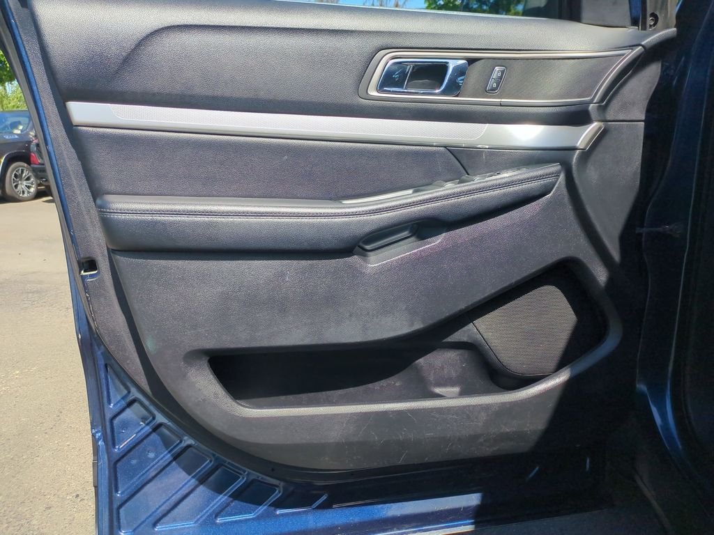 Used 2017 Blue Ford XLT image 11