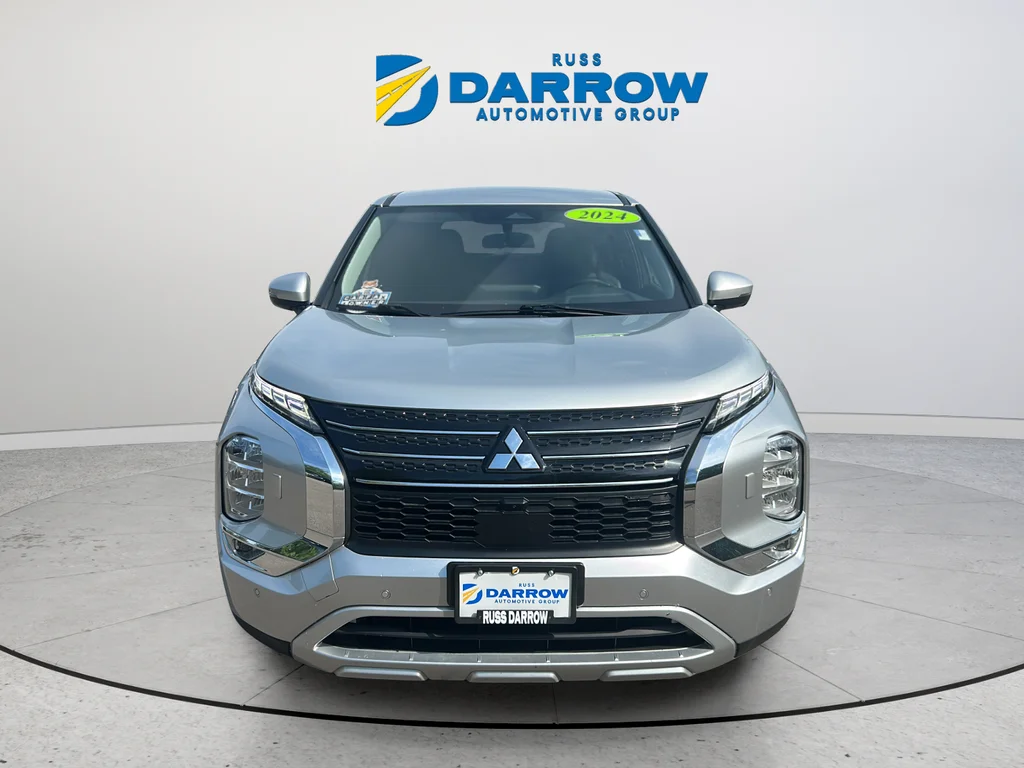 Used 2024 Silver Mitsubishi SE image 8