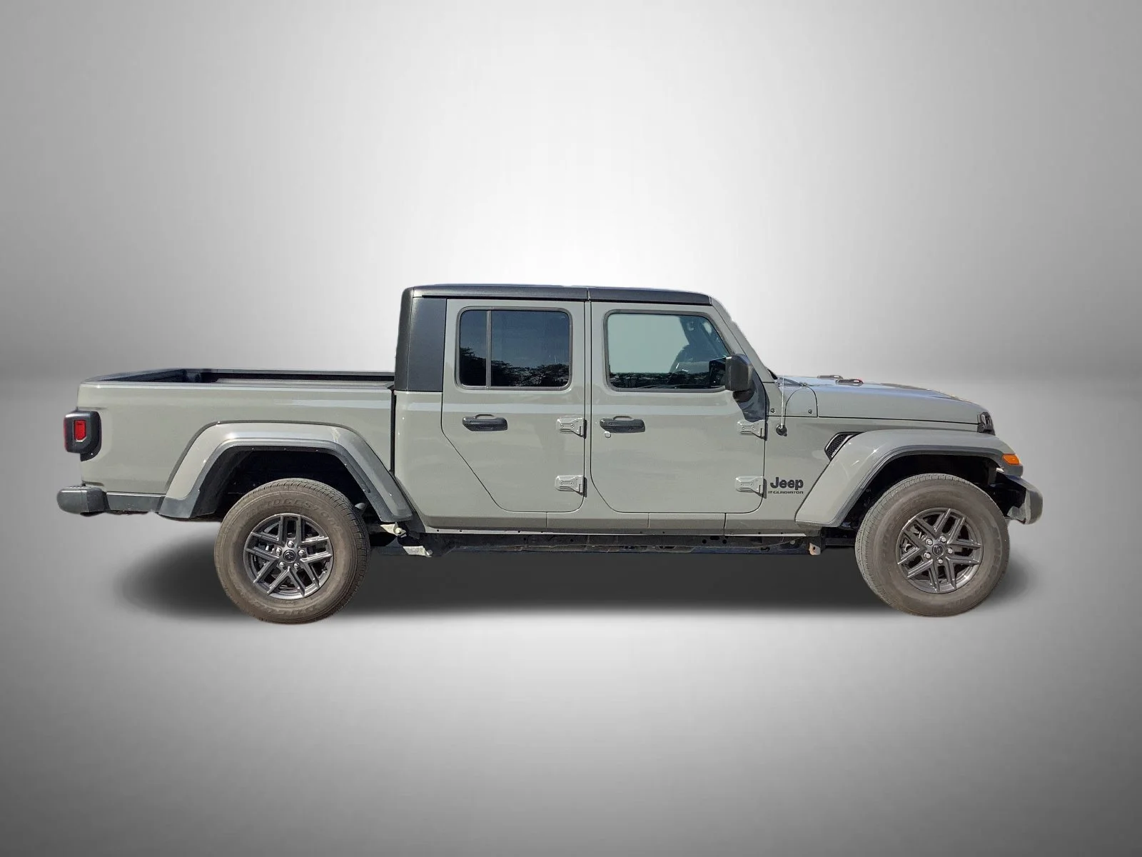 Used 2023 Gray Jeep Sport S image 1