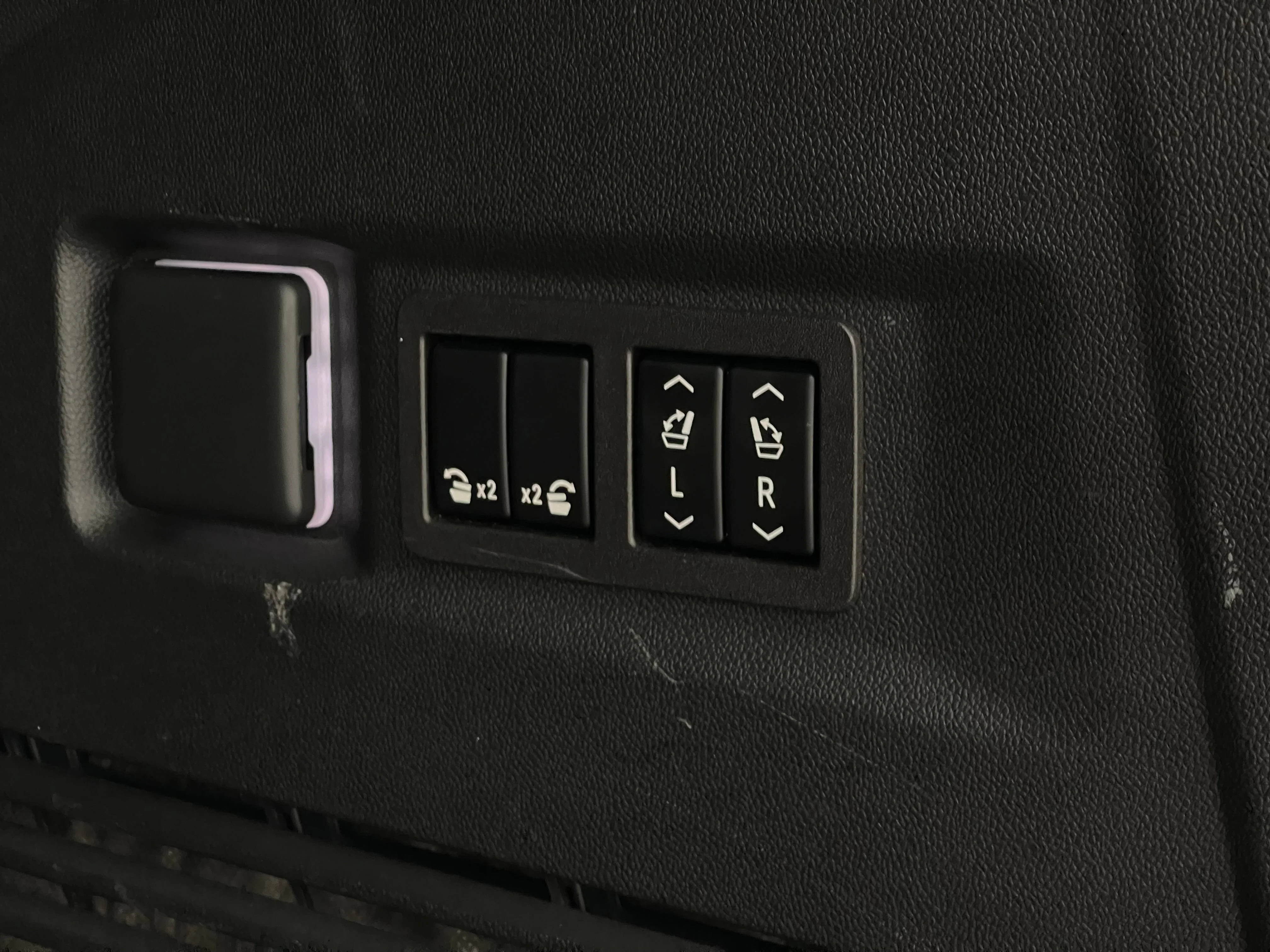Used 2024 White Frost Tricoat GMC Denali Ultimate image 16