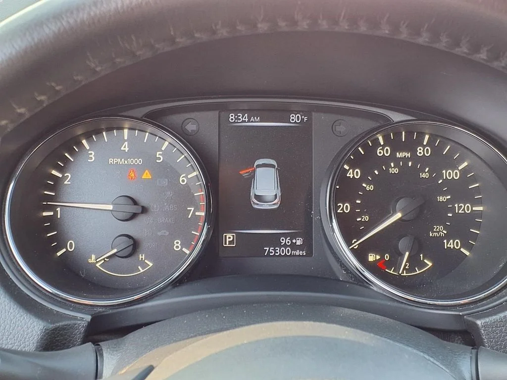 Used 2017 White Nissan SL image 19