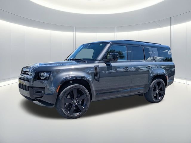 Used 2024  Land Rover V8 image 1