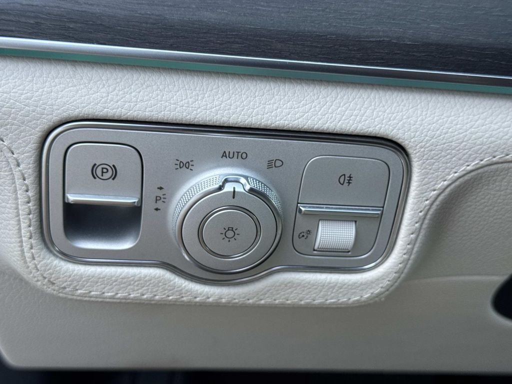 Used 2020 White Mercedes-Benz GLE 350 image 30