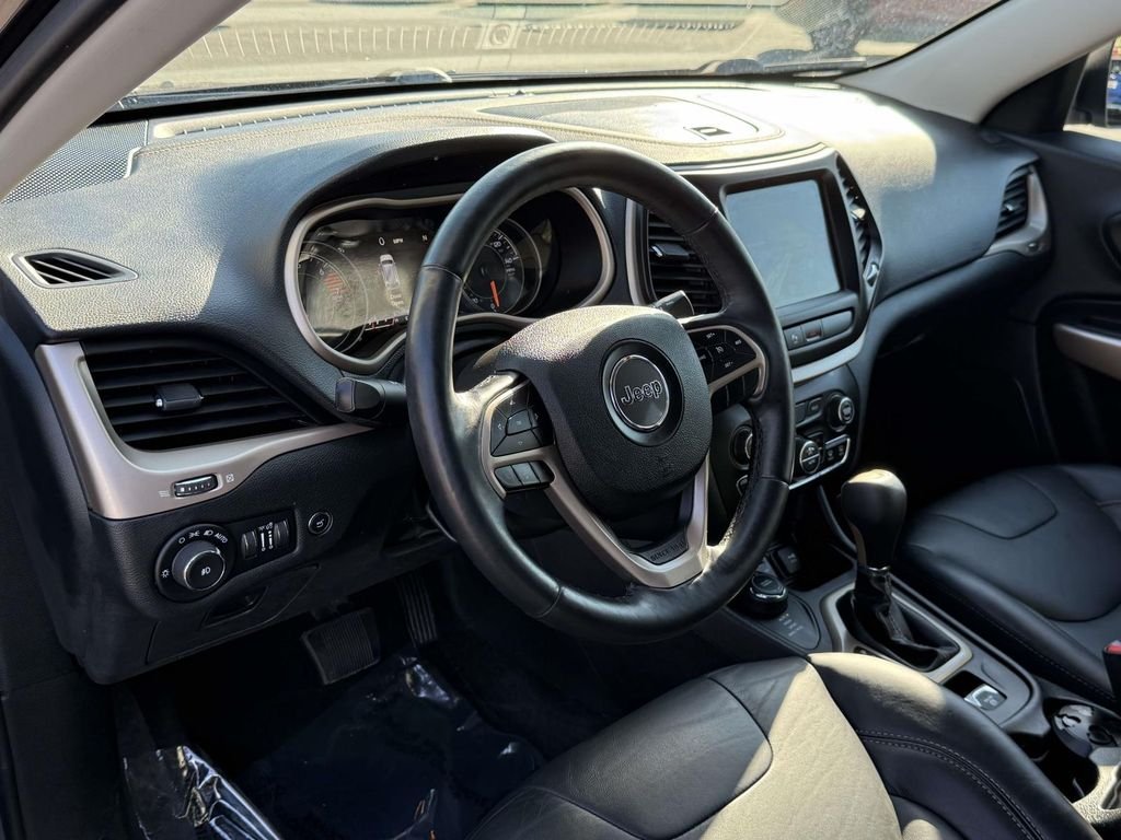 Used 2018 Gray Jeep Limited image 2