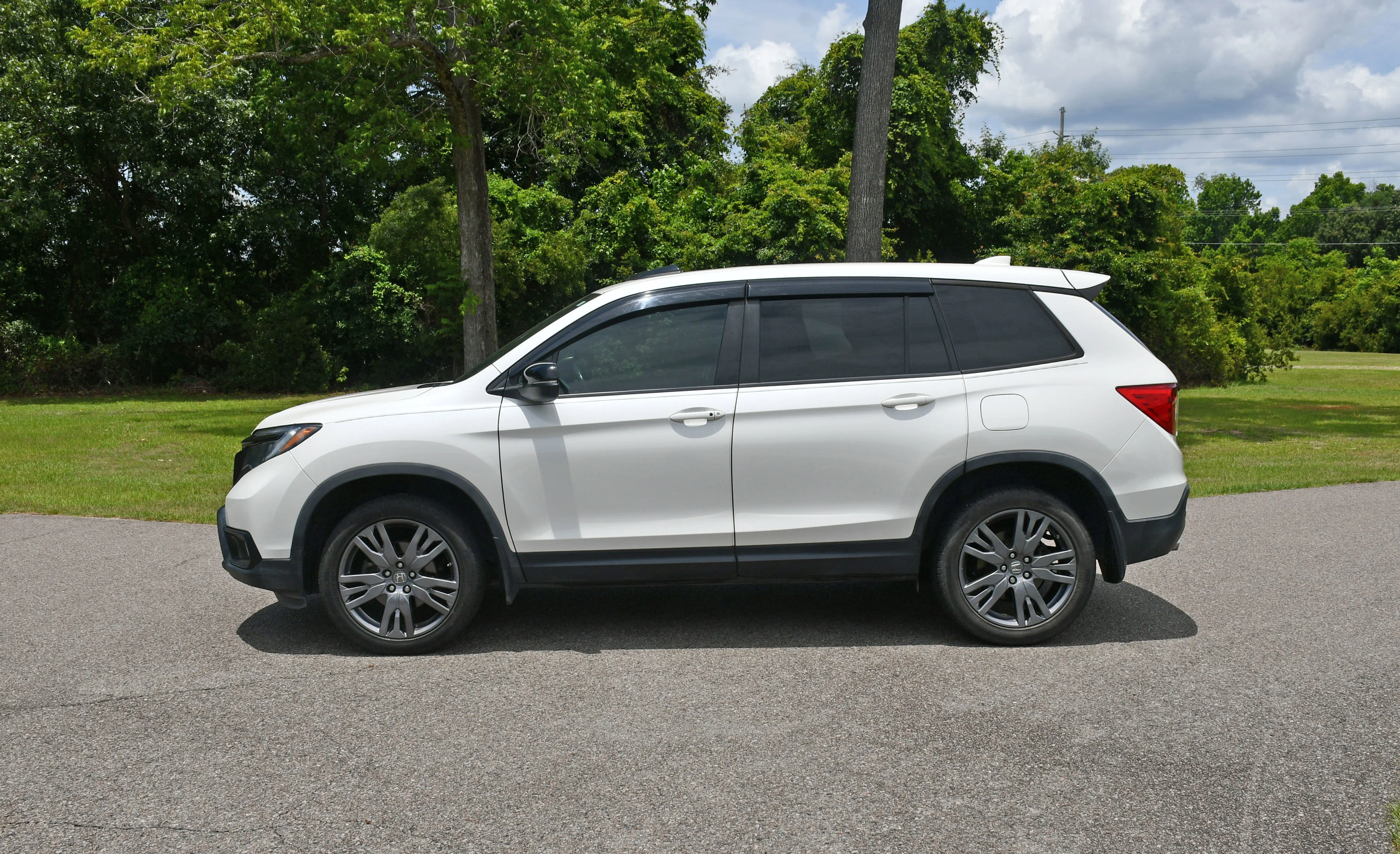 Used 2019  Honda EX-L image 2