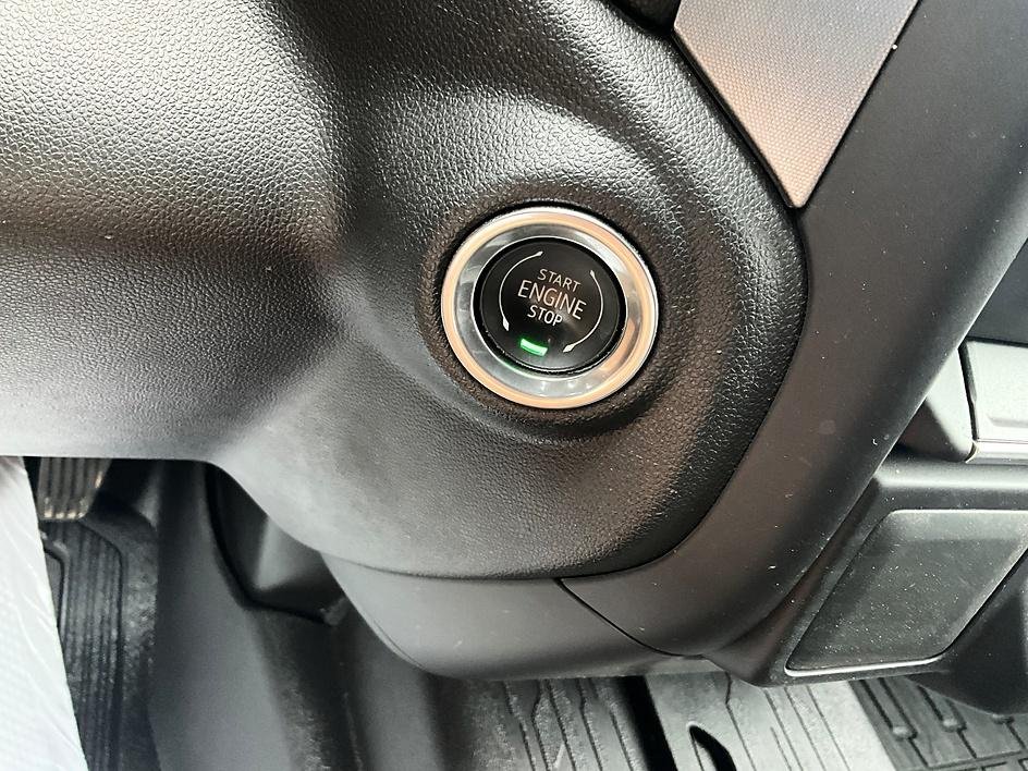 Used 2020 White GMC Elevation image 21