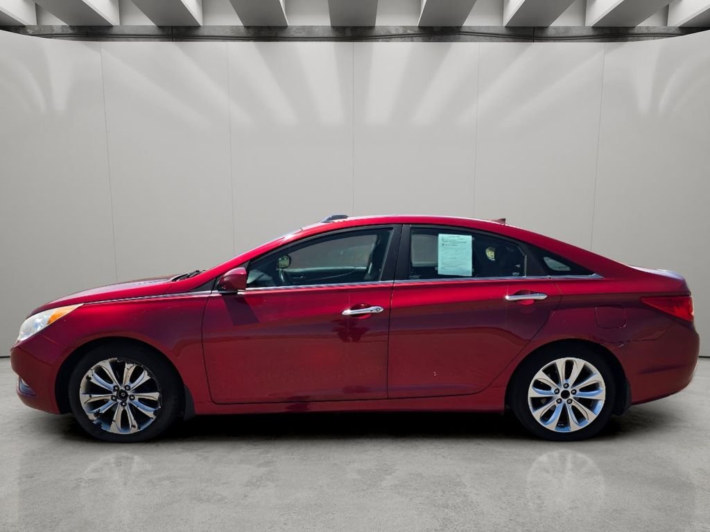 Used 2011 Venetian Red Hyundai SE image 2