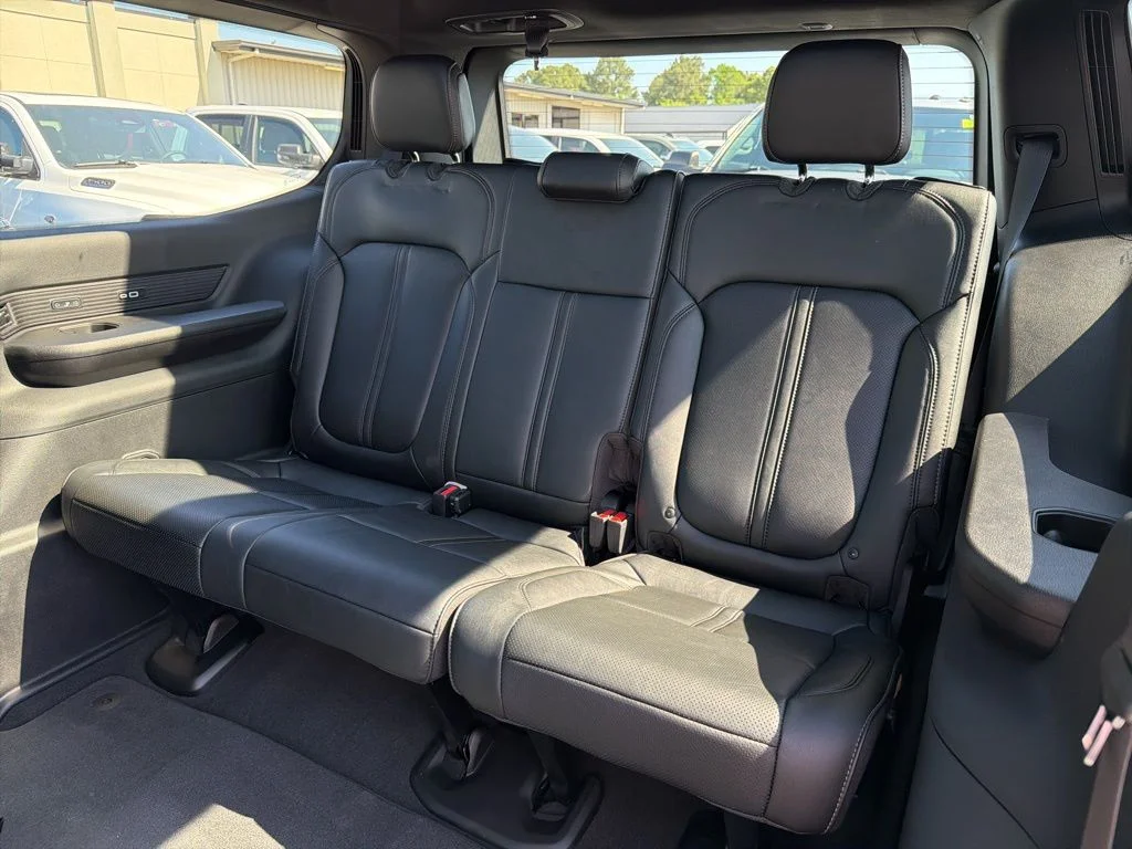 New 2026 Silver-Zynith Exterior Paint Jeep Limited Reserve image 26