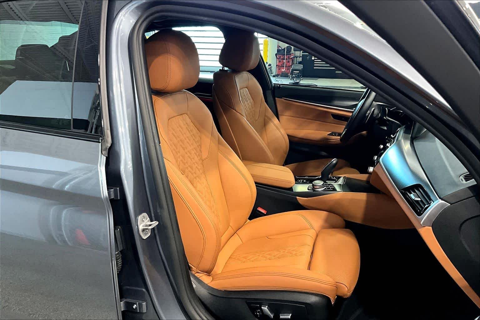Used 2022 Bluestone Metallic BMW 530i image 9