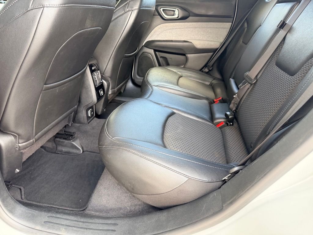 Used 2024 White Jeep Latitude image 29