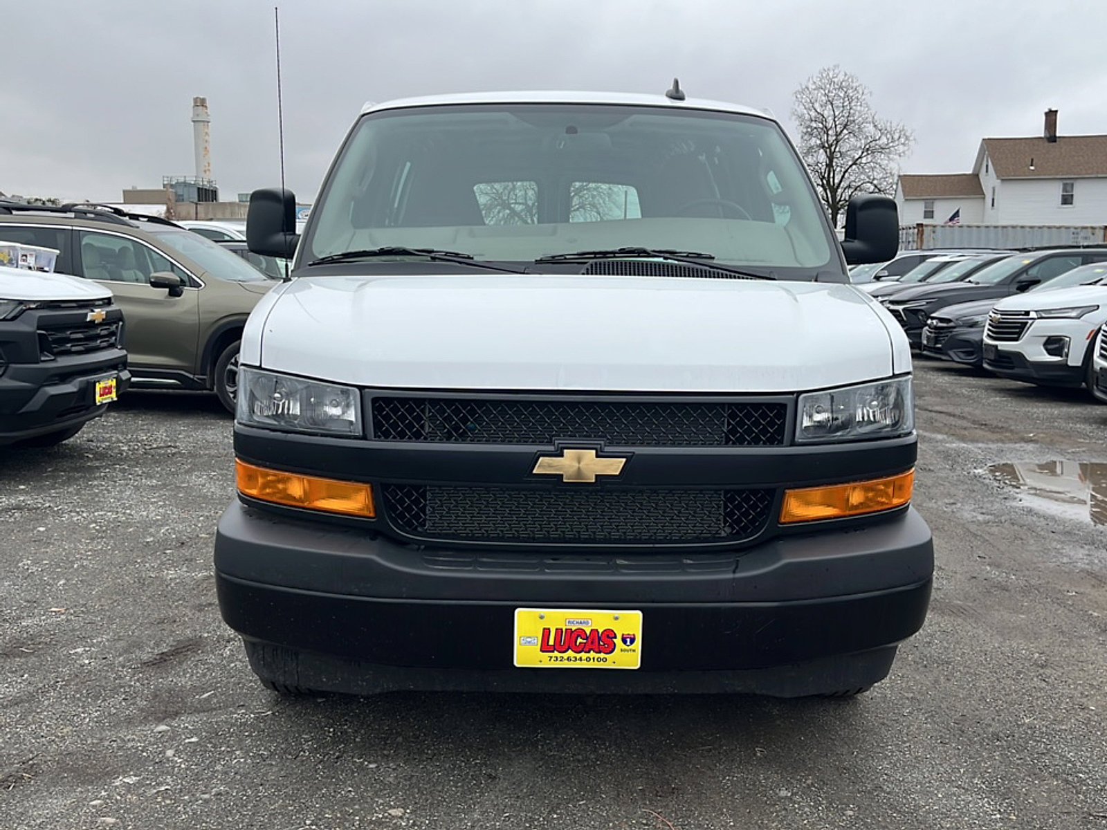 New 2025 Summit White Chevrolet WT image 3