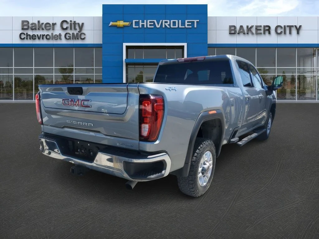 Used 2024 Sterling Metallic GMC SLE image 4