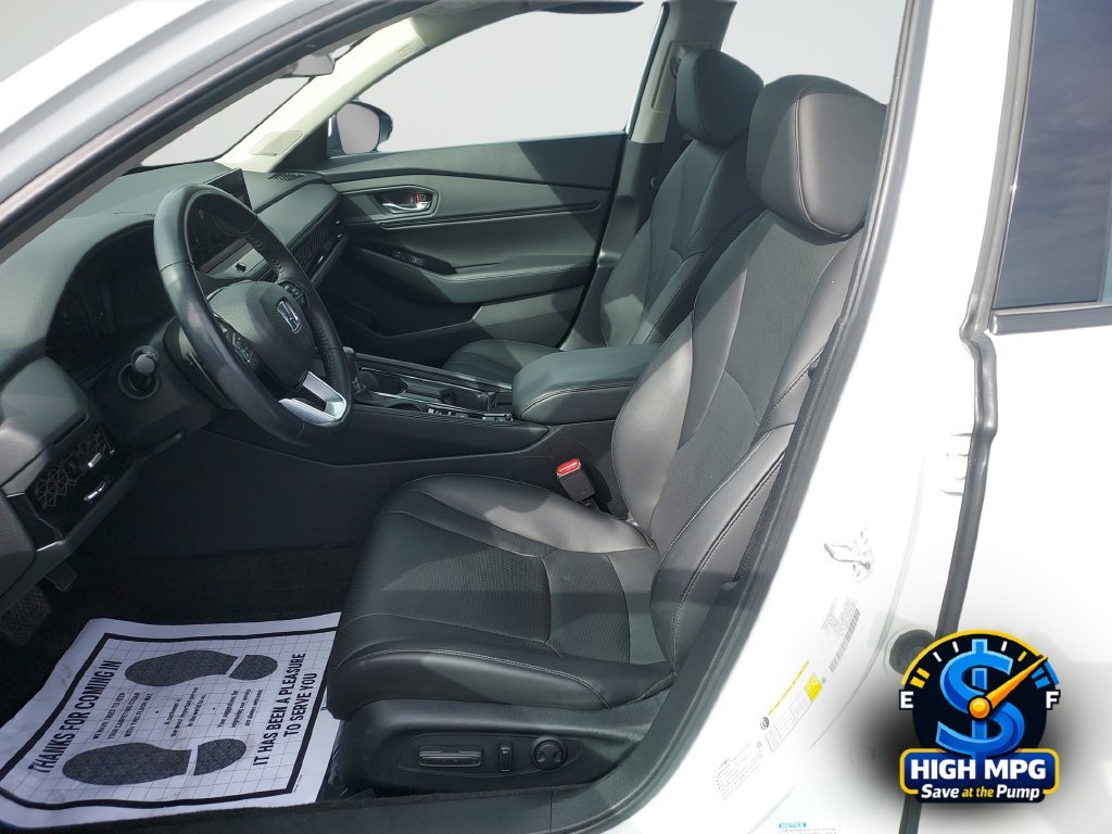 Used 2024 White Honda Touring image 31