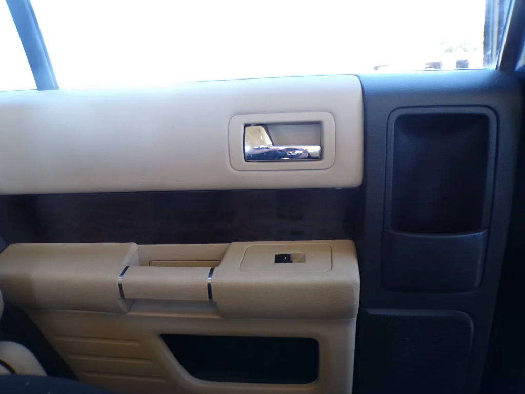 Used 2016 Too Good To Be Blue Metallic Ford Limited image 17