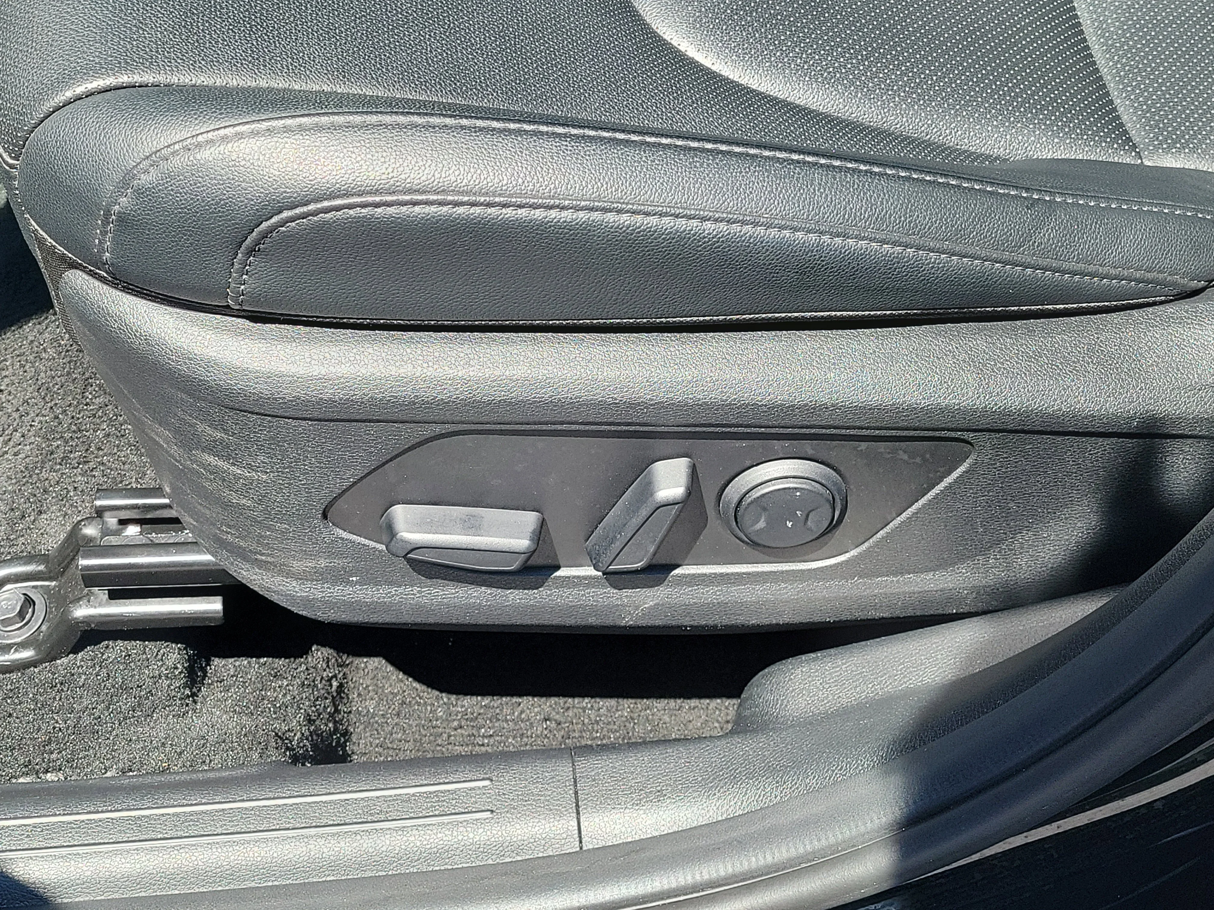 Used 2025 Ebony Black Kia EX image 15