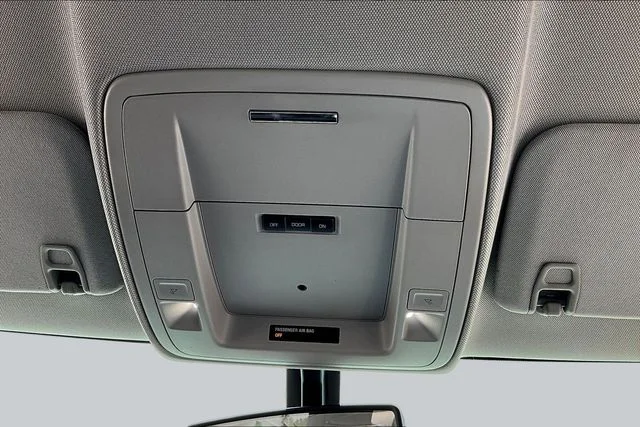 Used 2018 White Chevrolet LT image 28