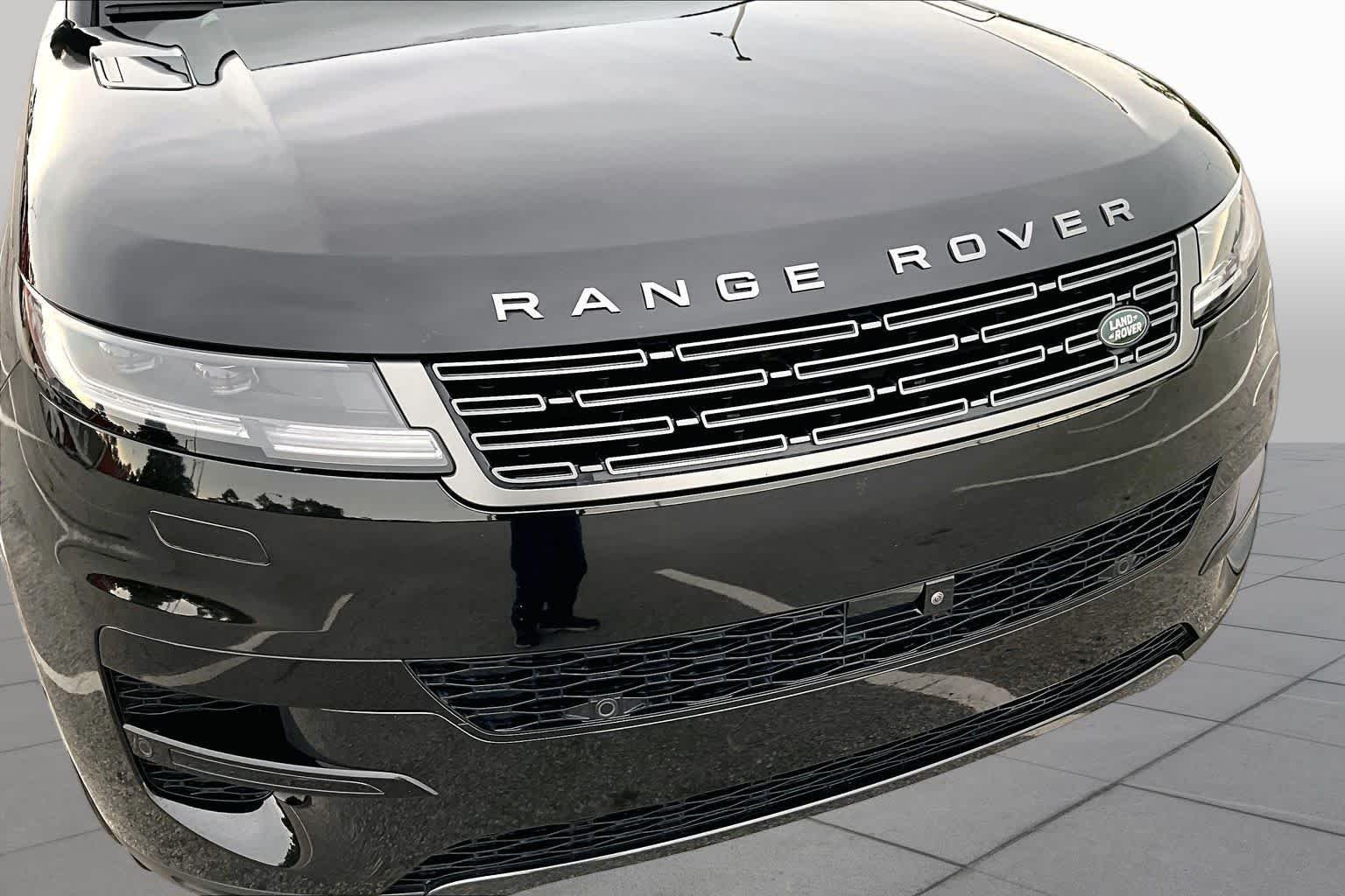 Used 2024 Santorini Black Metallic Land Rover SE image 30