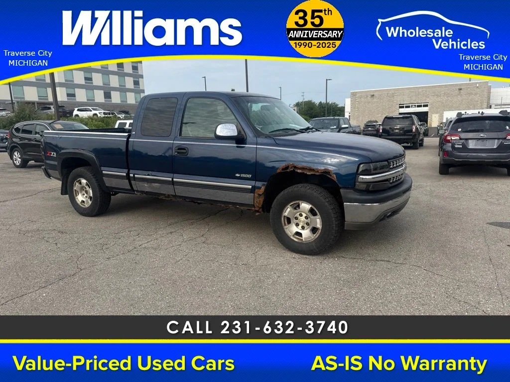 Used 2000 Indigo Blue Metallic Chevrolet LS image 4