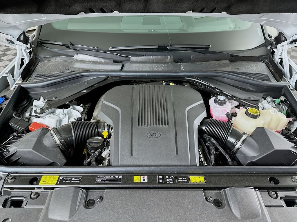 Used 2025 Fuji White Land Rover SE image 31