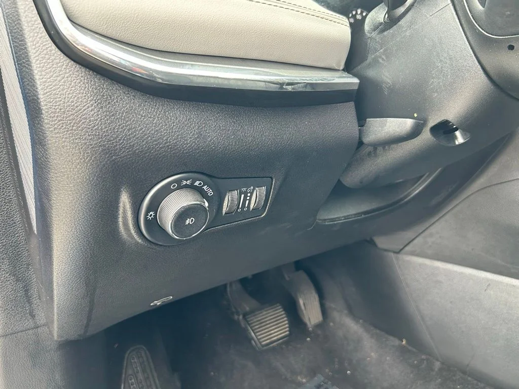 Used 2023 Blue Jeep Limited image 20