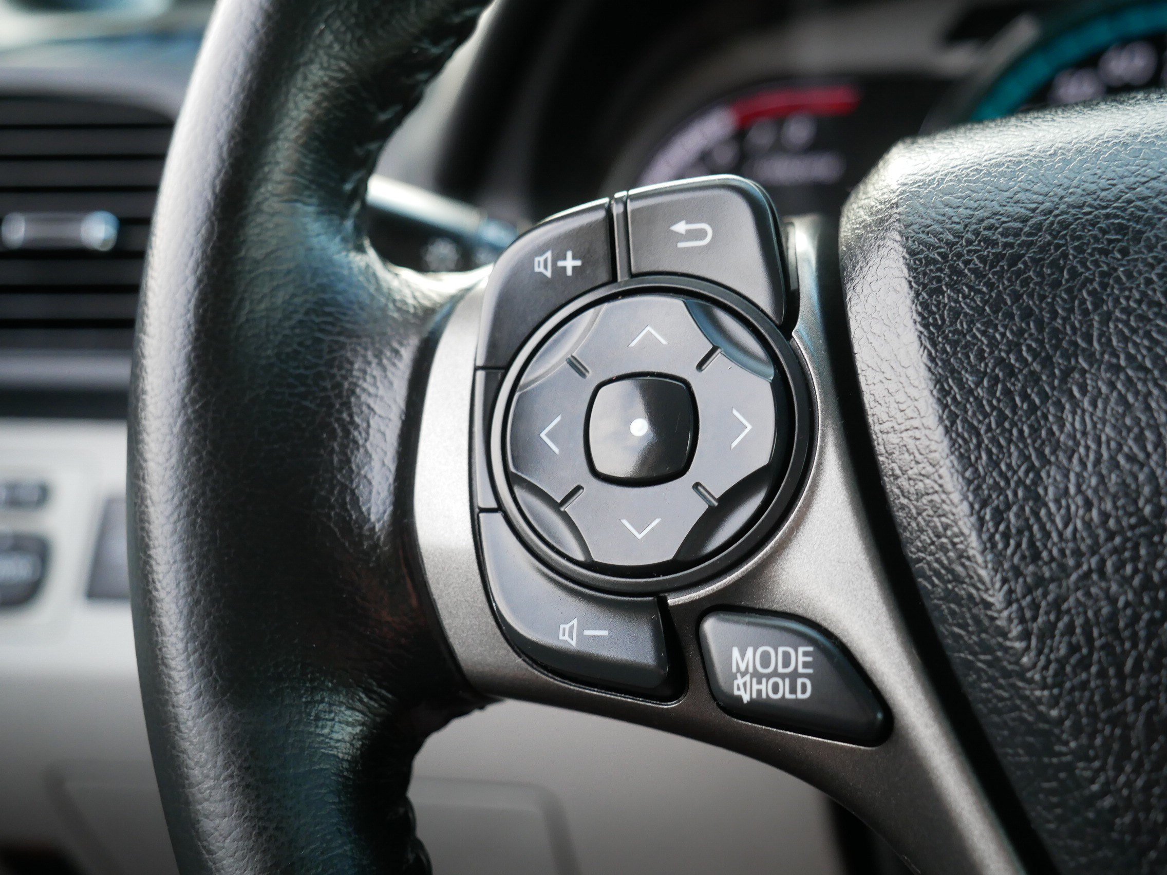 Used 2013 Magnetic Gray Metallic Toyota XLE image 28