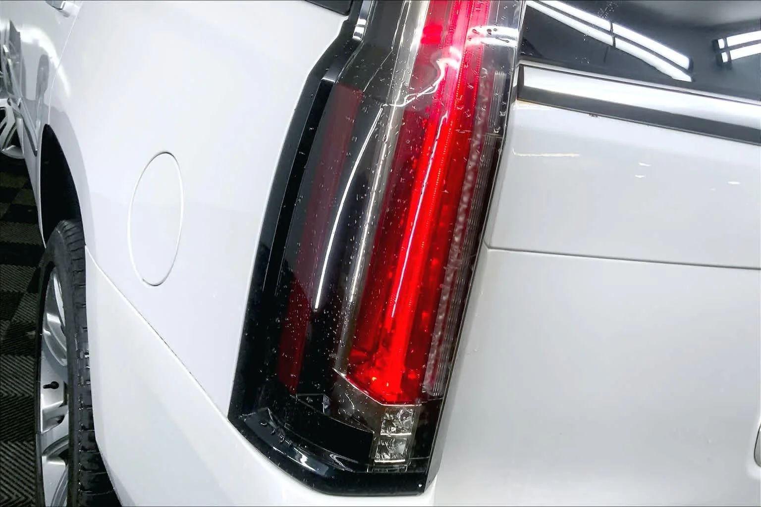 Used 2016 Crystal White Tricoat Cadillac Premium Collection image 26