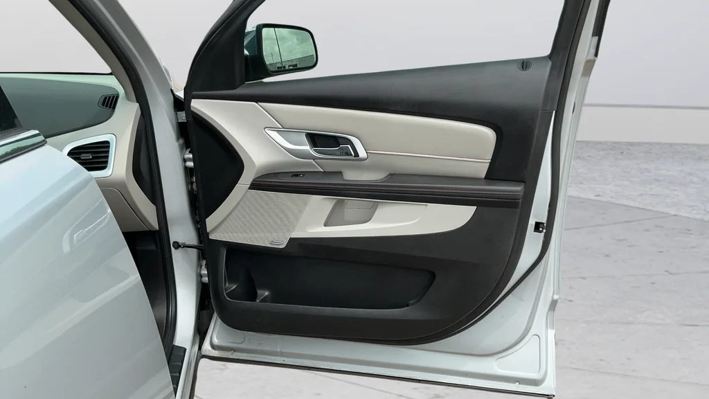 Used 2011 Silver GMC SLT-2 image 22