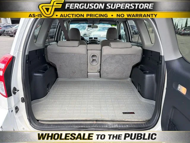 Used 2010 White Toyota Base image 29