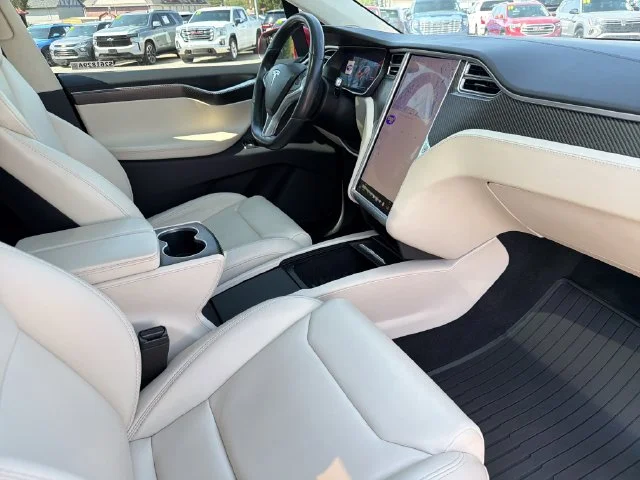 Used 2018  Tesla P100D image 24