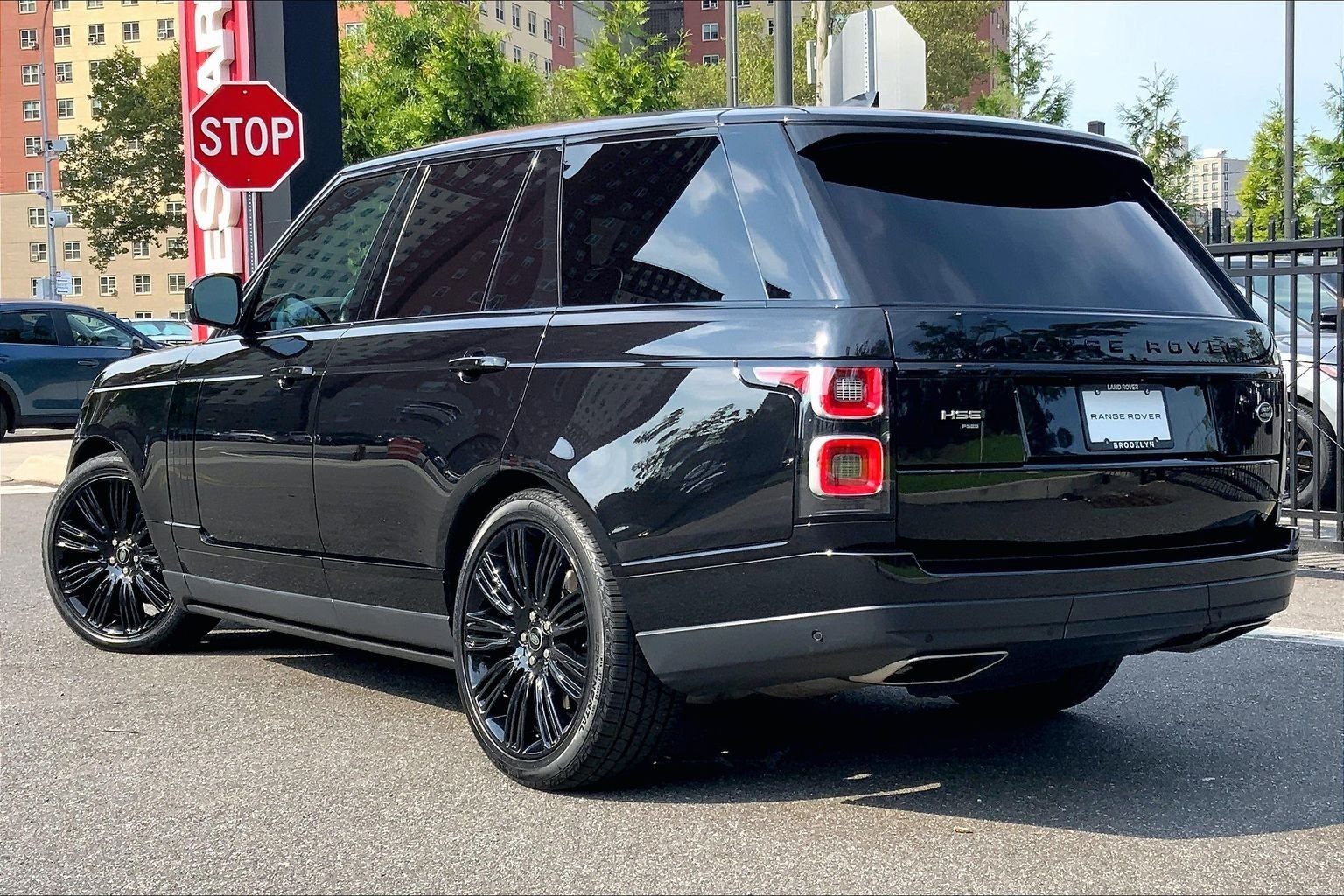 Used 2021 Santorini Black Metallic Land Rover Westminster image 11