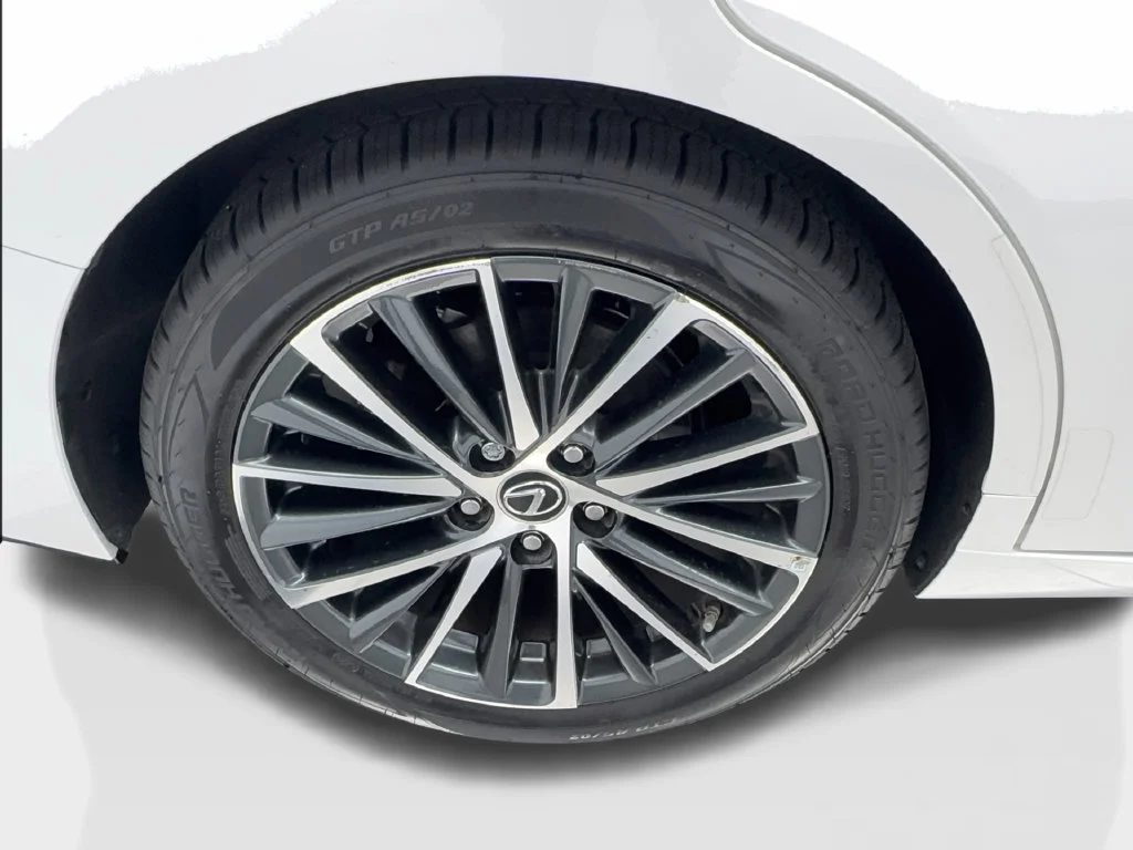Used 2024 White Lexus 350 image 18