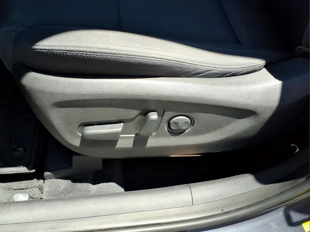 Used 2017 Gray Hyundai SE image 17