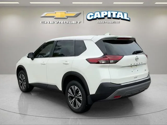 Used 2023 White Nissan SV FWD image 3