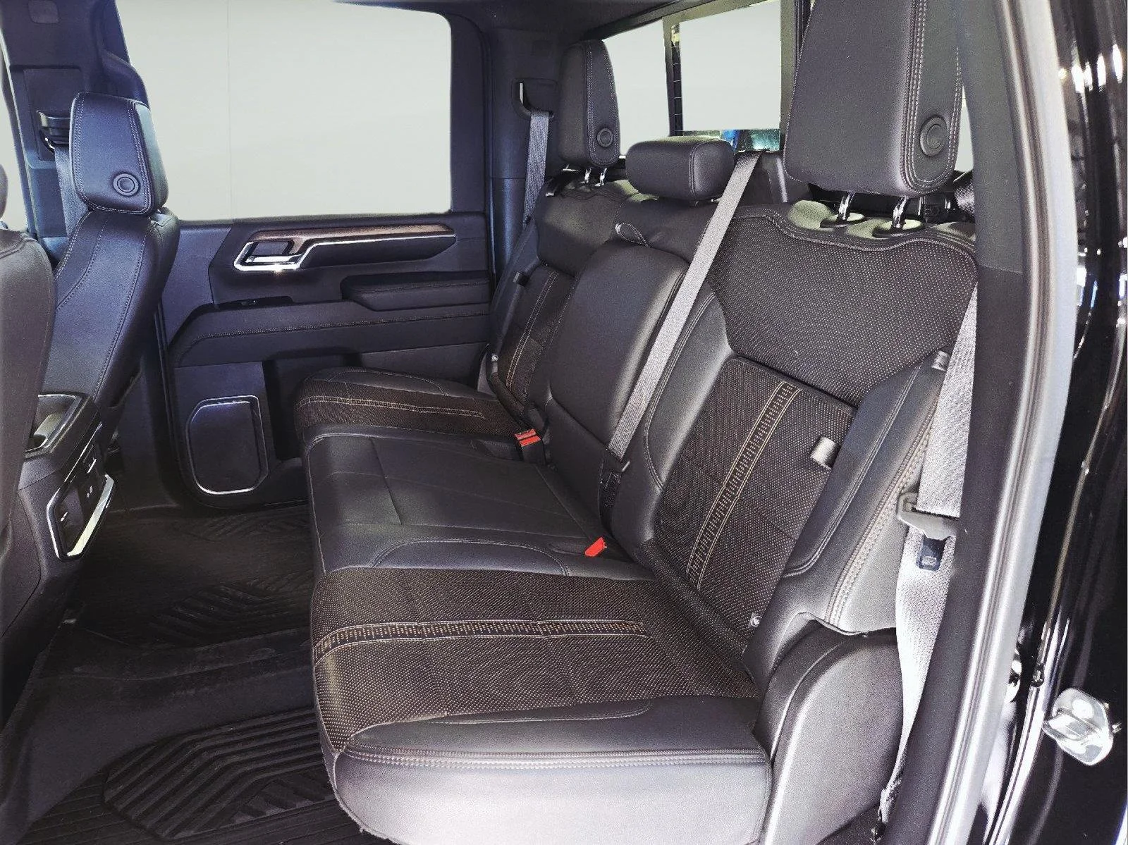 Used 2024 Black Chevrolet High Country image 34