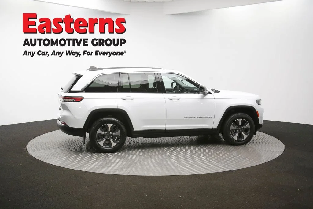 Used 2022 White Jeep 4xe image 39