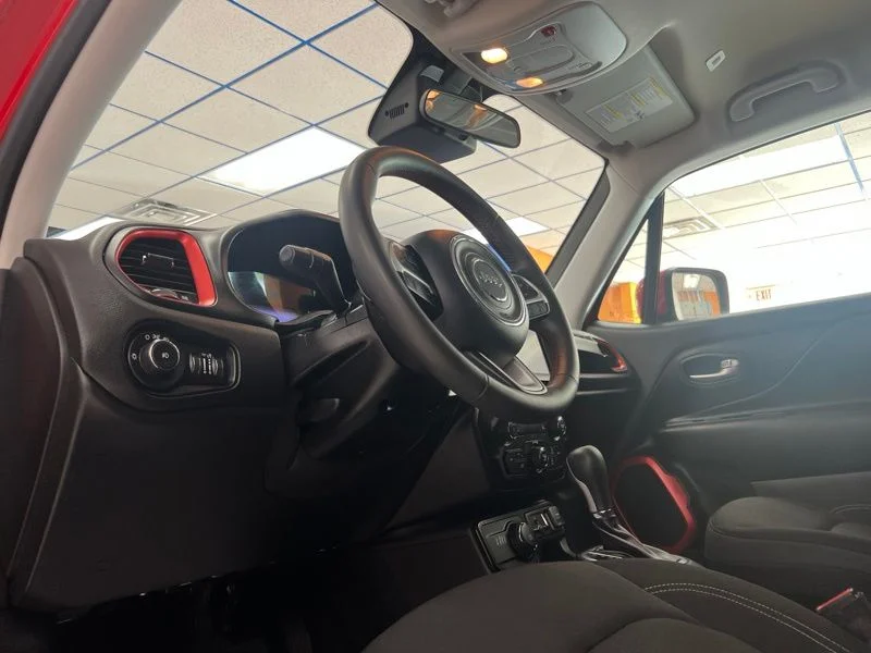 Used 2023 Red Jeep Latitude image 18