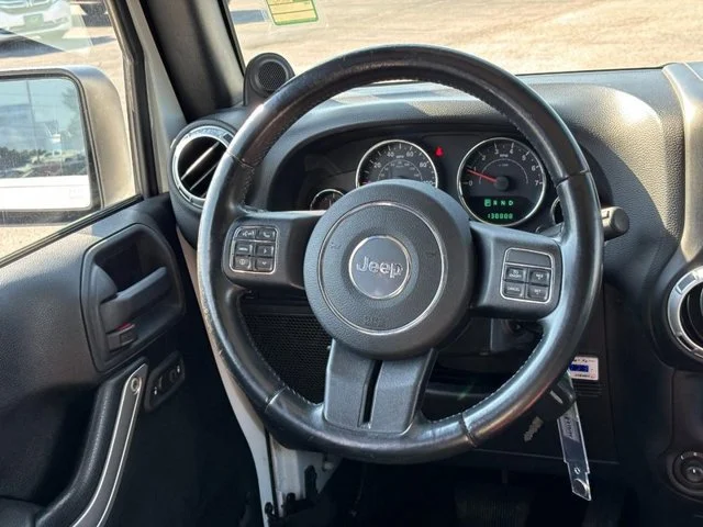 Used 2012 White Jeep Rubicon image 12
