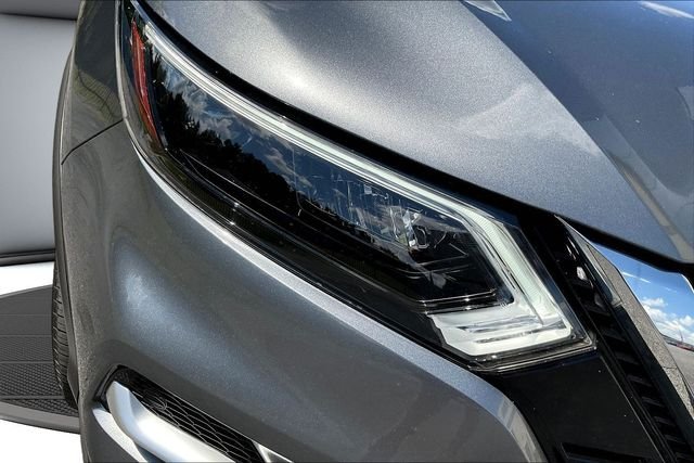 Used 2022 Gray Nissan SL image 33