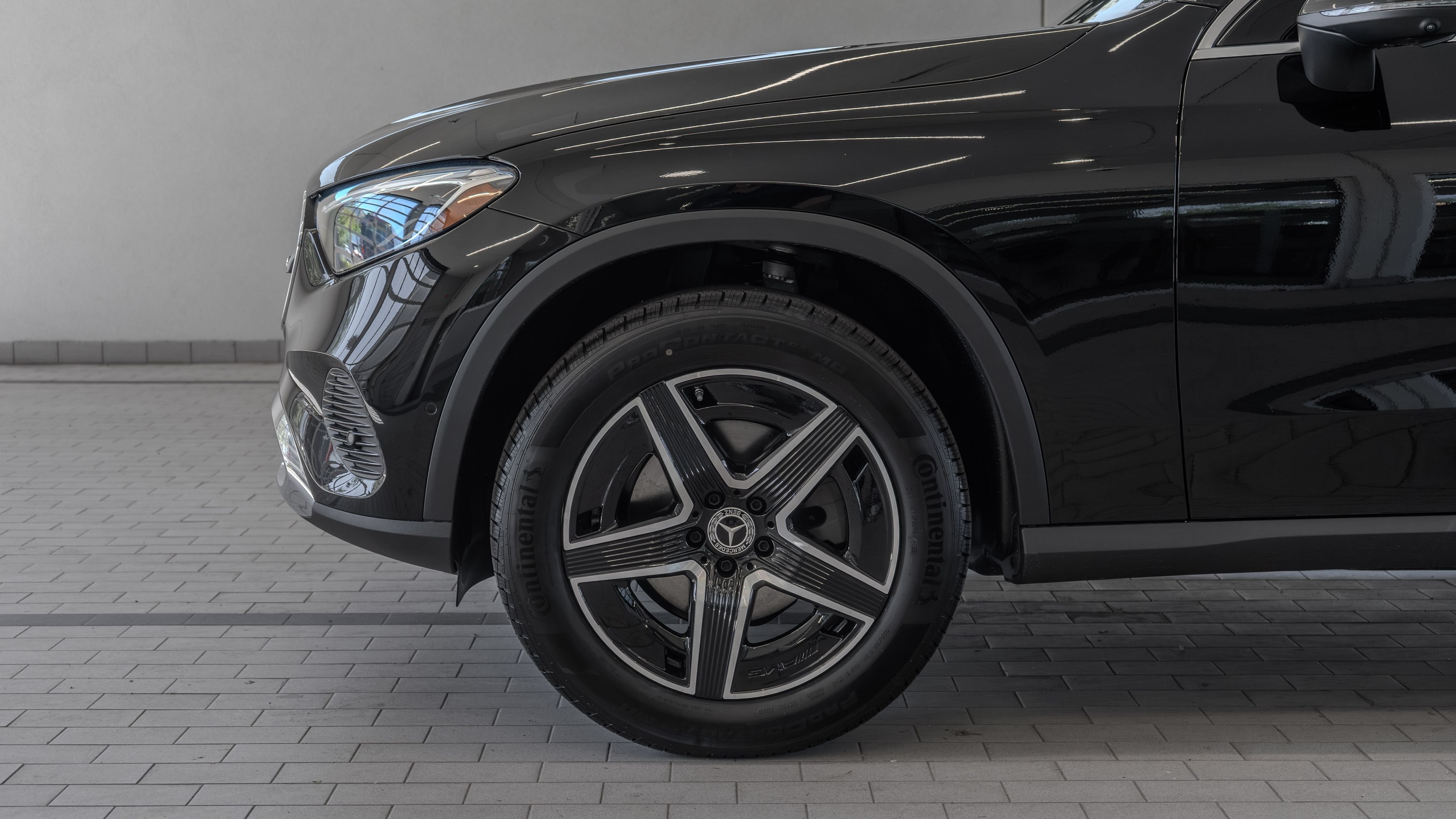 New 2026 Black Mercedes-Benz GLC 300 image 4