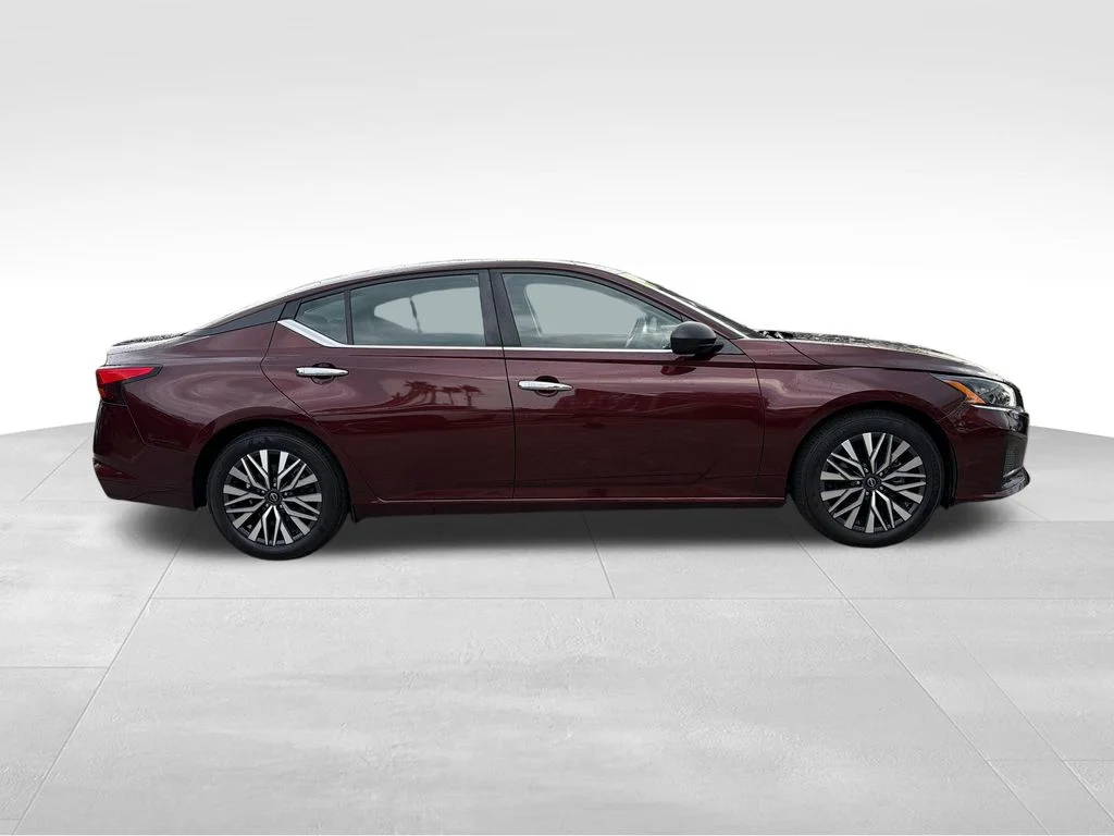 2024 Nissan Altima SV - Photo 8