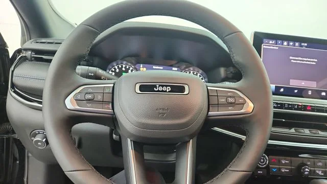 New 2026 Diamond Black Crystal Pearlcoat Jeep Latitude image 22